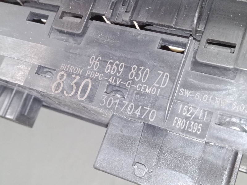 Recambio de mando elevalunas delantero izquierdo para citroën c4 ii (nc_) 1.6 hdi 110 referencia OEM IAM   