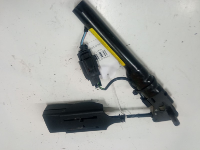 Recambio de anclaje cinturon delantero izquierdo para renault twingo ii (cn0_) 1.2 16v (cn0k, cn0v) referencia OEM IAM   