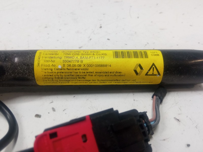 Recambio de anclaje cinturon delantero izquierdo para renault twingo ii (cn0_) 1.2 16v (cn0k, cn0v) referencia OEM IAM   