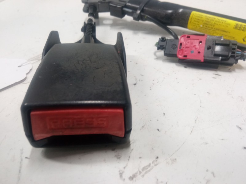 Recambio de anclaje cinturon delantero izquierdo para renault twingo ii (cn0_) 1.2 16v (cn0k, cn0v) referencia OEM IAM   