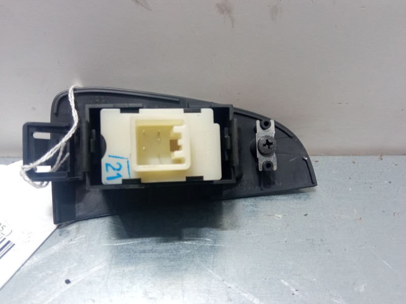 Recambio de mando elevalunas trasero izquierdo para toyota avensis (_t25_) 2.4 (azt251_) referencia OEM IAM   