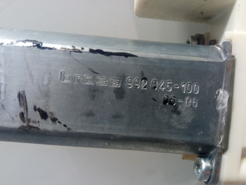 Recambio de elevalunas electrico trasero derecho para toyota avensis (_t25_) 2.4 (azt251_) referencia OEM IAM 6983005100  