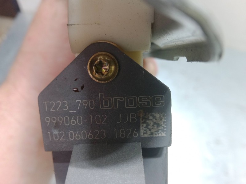 Recambio de elevalunas electrico trasero izquierdo para toyota avensis (_t25_) 2.4 (azt251_) referencia OEM IAM 6984005100  