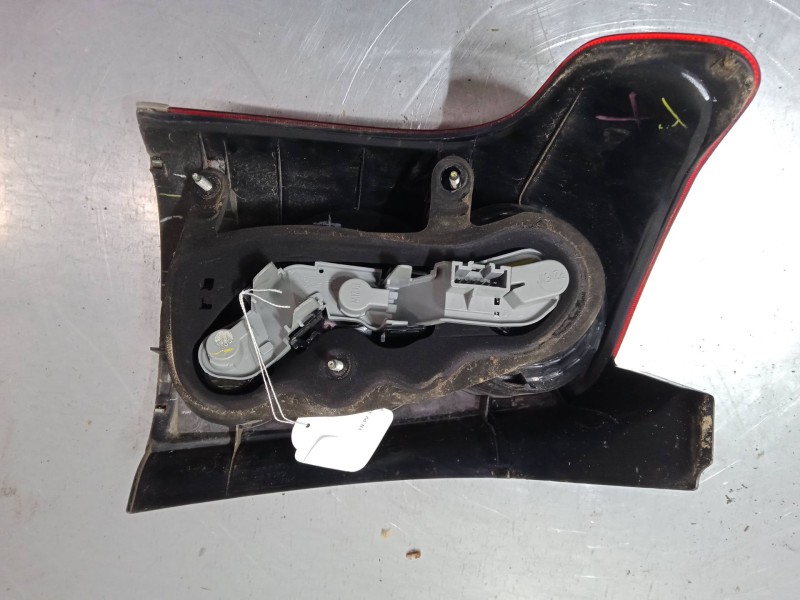 Recambio de piloto trasero derecho para toyota avensis (_t25_) 2.4 (azt251_) referencia OEM IAM   