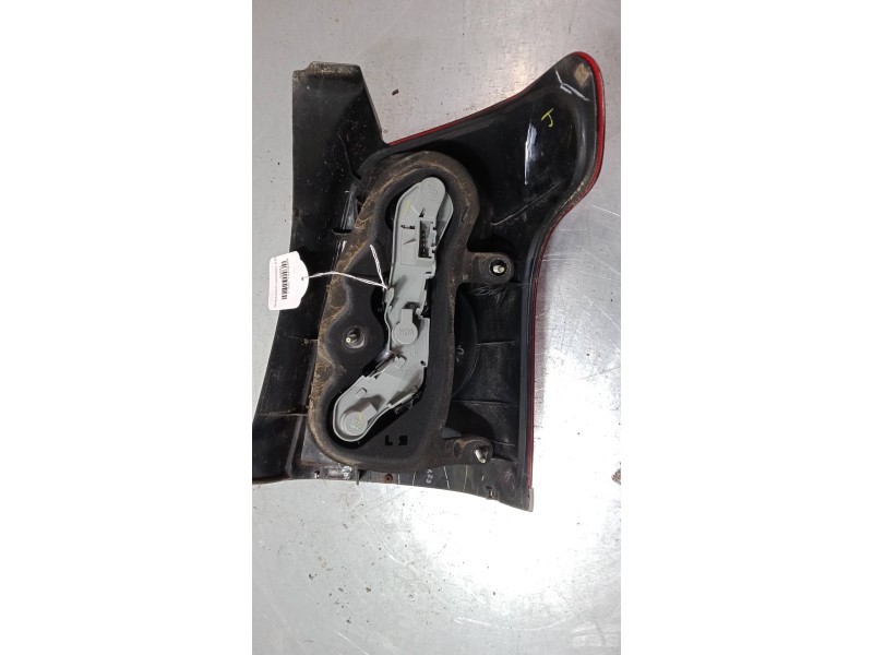 Recambio de piloto trasero izquierdo para toyota avensis (_t25_) 2.4 (azt251_) referencia OEM IAM   