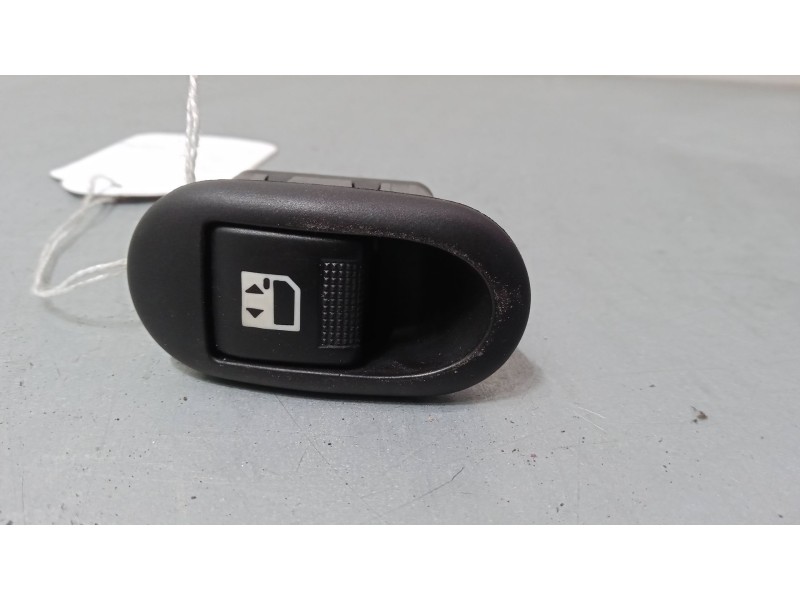 Recambio de boton apertura puerta para peugeot 1007 (km_) 1.4 hdi referencia OEM IAM   