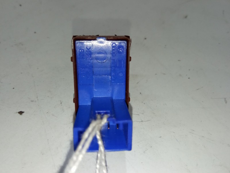 Recambio de boton apertura/cierre deposito para volkswagen golf v (1k1) 1.9 tdi referencia OEM IAM   