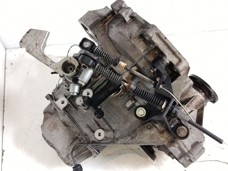 Recambio de caja de cambios manual 6 velocidades para volkswagen golf vi (5k1) 1.2 tsi referencia OEM IAM 0AJ301103  