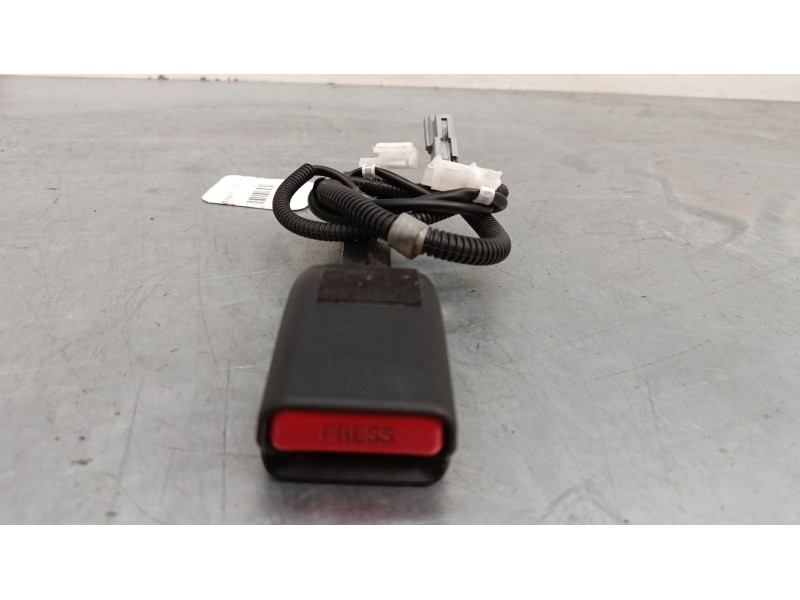 Recambio de anclaje cinturon delantero izquierdo para toyota auris (_e15_) 1.8 hybrid (zwe150_) referencia OEM IAM   