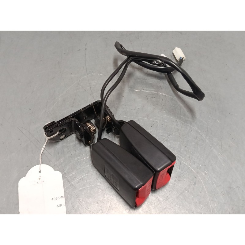 Recambio de anclaje cinturon trasero derecho para mg zs suv (azs1) 1.0 t-gdi referencia OEM IAM 11060446  
