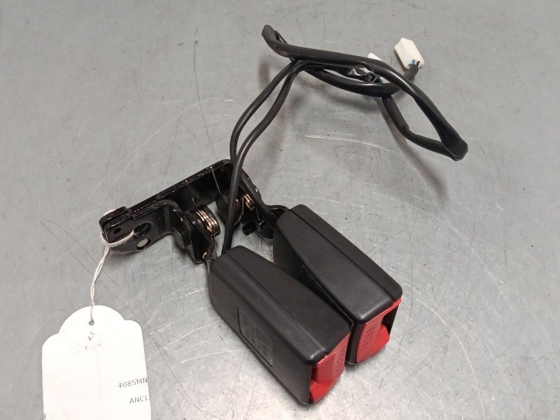 Recambio de anclaje cinturon trasero derecho para mg zs suv (azs1) 1.0 t-gdi referencia OEM IAM 11060446  