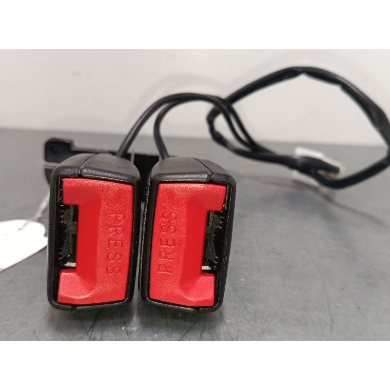Recambio de anclaje cinturon trasero derecho para mg zs suv (azs1) 1.0 t-gdi referencia OEM IAM 11060446  