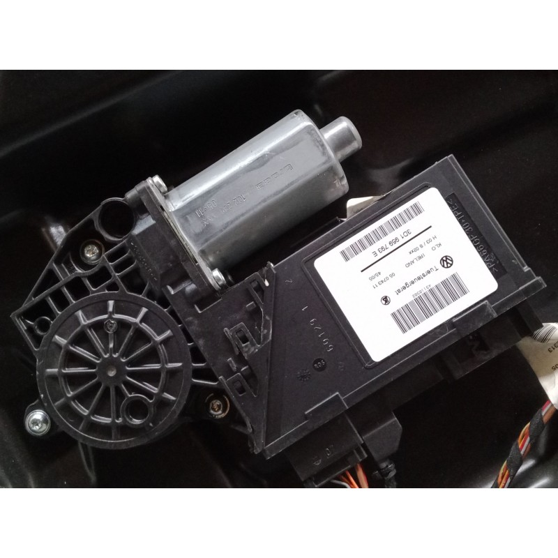 Recambio de elevalunas electrico delantero izquierdo para volkswagen touareg (7la, 7l6, 7l7) 2.5 r5 tdi referencia OEM IAM 3D195