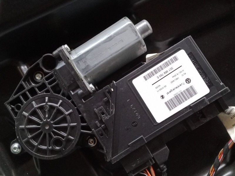 Recambio de elevalunas electrico delantero izquierdo para volkswagen touareg (7la, 7l6, 7l7) 2.5 r5 tdi referencia OEM IAM 3D195