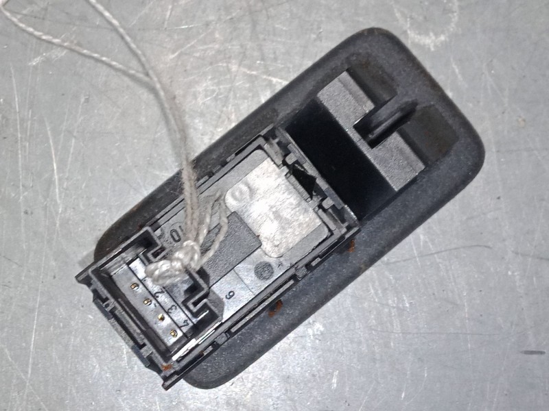 Recambio de mando elevalunas trasero derecho para volkswagen touareg (7la, 7l6, 7l7) 2.5 r5 tdi referencia OEM IAM   