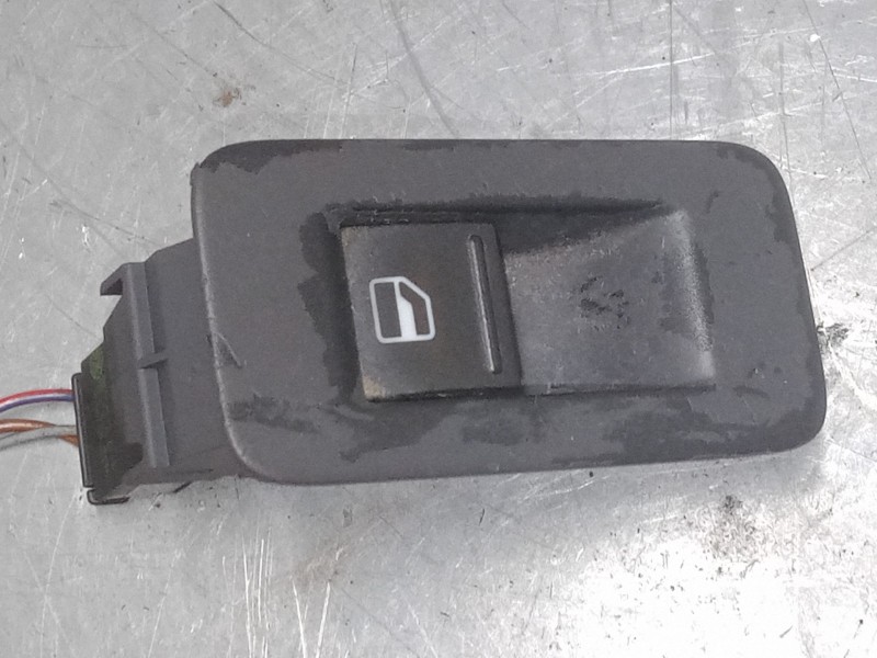 Recambio de mando elevalunas trasero izquierdo para volkswagen touareg (7la, 7l6, 7l7) 2.5 r5 tdi referencia OEM IAM   