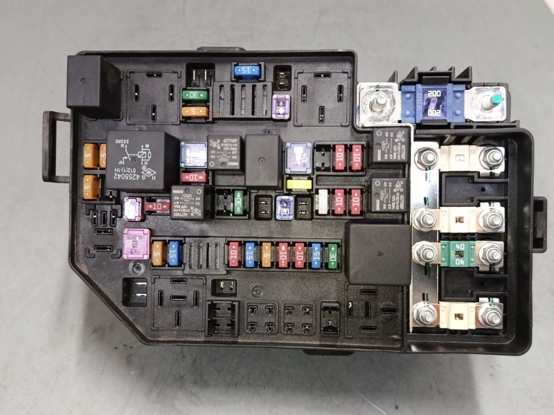Recambio de caja reles / fusibles para mg zs suv (azs1) 1.0 t-gdi referencia OEM IAM 10837494  