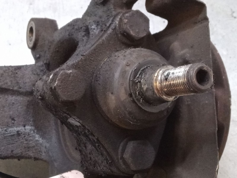 Recambio de mangueta delantera izquierda para peugeot box bus17 l4h2 160 box bus17 l4h2 160 referencia OEM IAM   