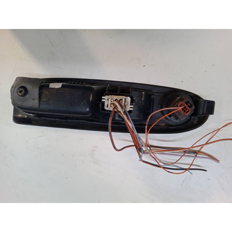 Recambio de mando elevalunas delantero derecho para renault clio ii (bb_, cb_) 1.5 dci (b/cb08) referencia OEM IAM   