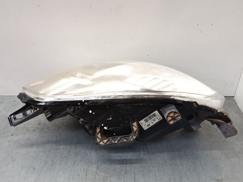 Recambio de faro izquierdo para peugeot partner tepee 1.6 hdi / bluehdi 75 referencia OEM IAM   