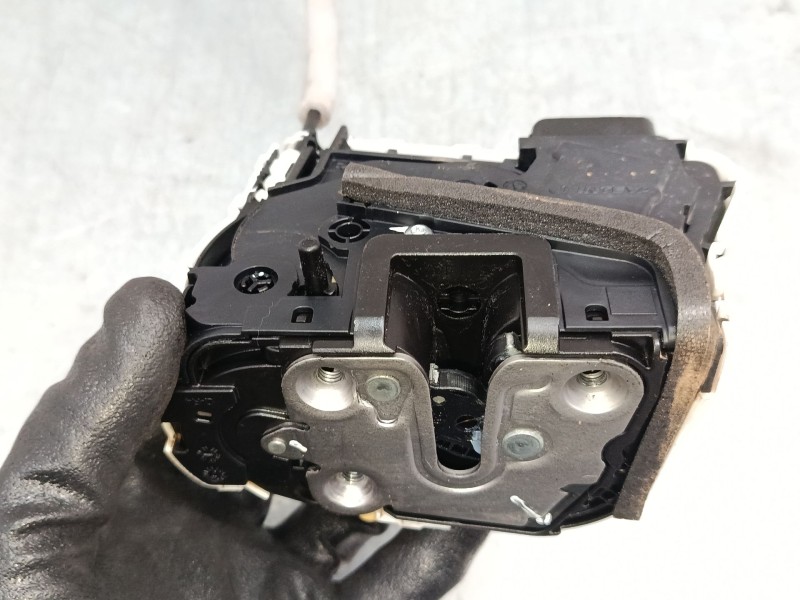 Recambio de cerradura puerta trasera derecha para mg zs suv (azs1) 1.0 t-gdi referencia OEM IAM 10845783  