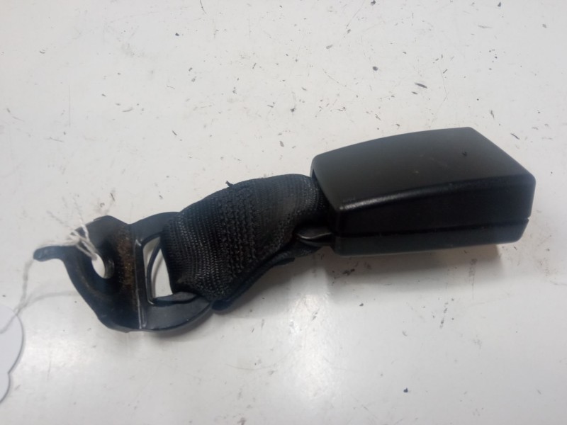 Recambio de anclaje cinturon trasero izquierdo para renault twingo ii (cn0_) 1.2 16v (cn0k, cn0v) referencia OEM IAM   