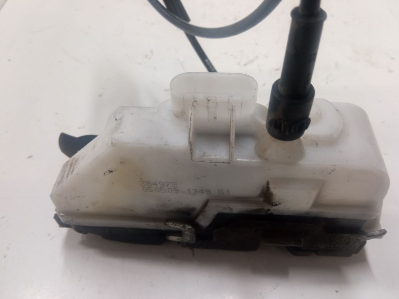 Recambio de cerradura puerta delantera izquierda para renault twingo ii (cn0_) 1.2 16v (cn0k, cn0v) referencia OEM IAM   