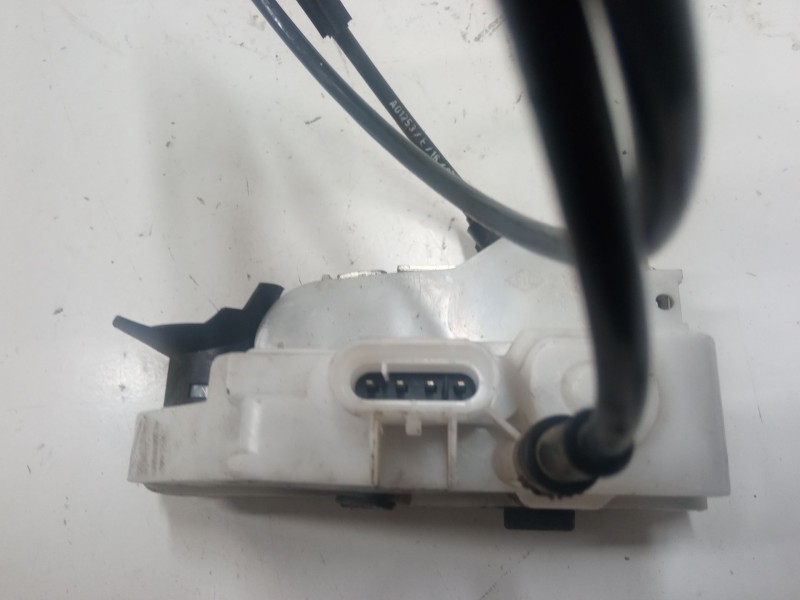 Recambio de cerradura puerta delantera izquierda para renault twingo ii (cn0_) 1.2 16v (cn0k, cn0v) referencia OEM IAM   