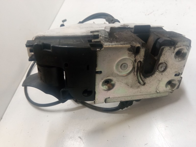 Recambio de cerradura puerta delantera izquierda para renault twingo ii (cn0_) 1.2 16v (cn0k, cn0v) referencia OEM IAM   