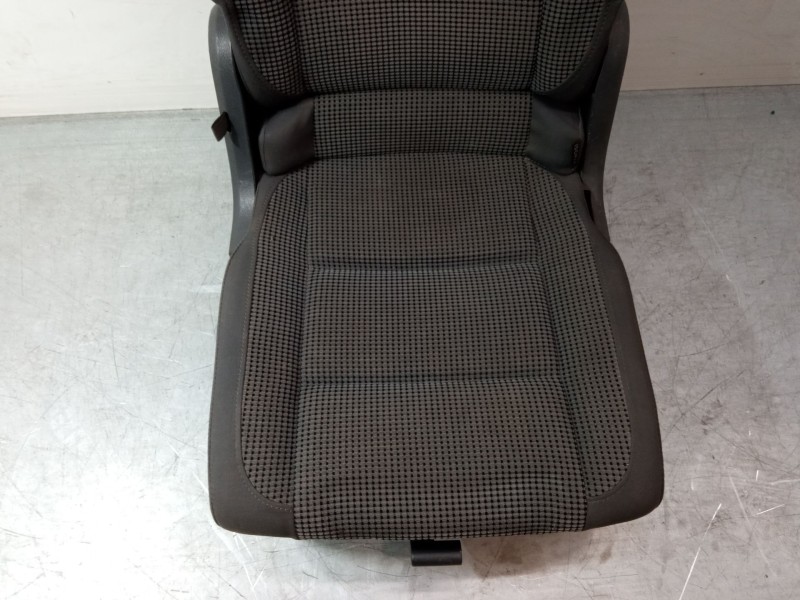 Recambio de asientos trasero derecho para volkswagen touran (1t1, 1t2) 1.6 fsi referencia OEM IAM 1T0883065D  