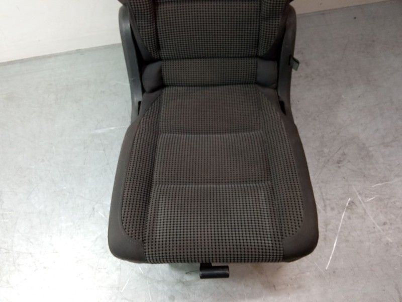 Recambio de asiento trasero central para volkswagen touran (1t1, 1t2) 1.6 fsi referencia OEM IAM 1T0883064D  