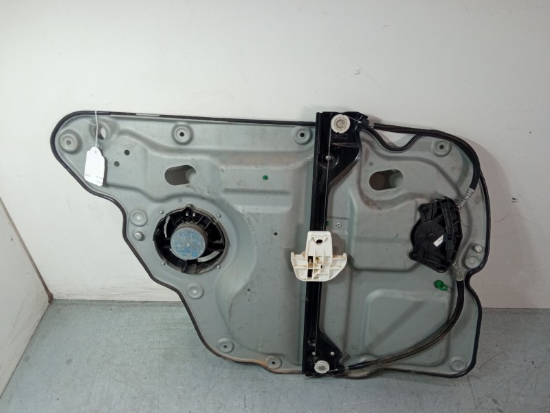 Recambio de elevalunas electrico trasero izquierdo para volkswagen touran (1t1, 1t2) 1.6 fsi referencia OEM IAM 1T0839730J  