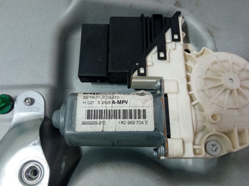 Recambio de elevalunas electrico trasero izquierdo para volkswagen touran (1t1, 1t2) 1.6 fsi referencia OEM IAM 1T0839730J  