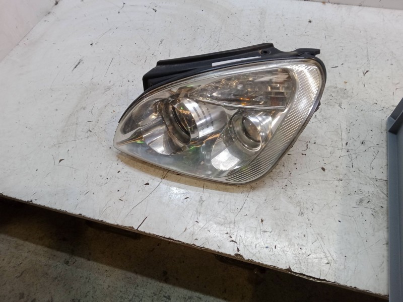 Recambio de faro izquierdo para kia carens iii monospace (un) 2.0 crdi 140 referencia OEM IAM   