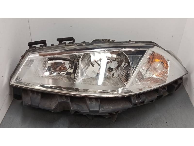 FARO IZQUIERDO 8200476428 