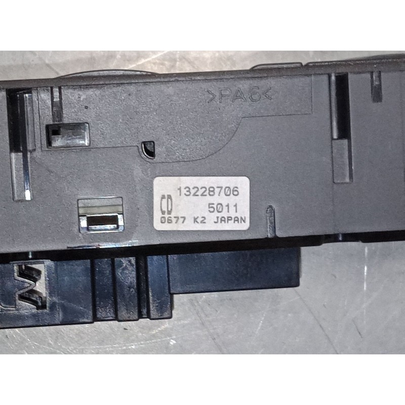 Recambio de mando elevalunas delantero izquierdo para opel zafira b furgoneta/monovolumen (a05) 1.9 cdti van (m75) referencia OE