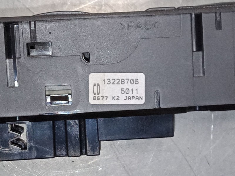 Recambio de mando elevalunas delantero izquierdo para opel zafira b furgoneta/monovolumen (a05) 1.9 cdti van (m75) referencia OE