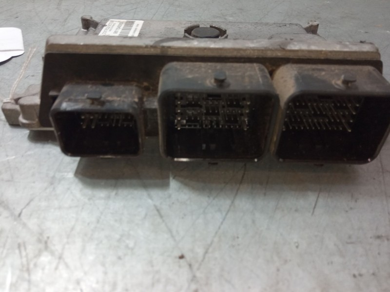 Recambio de centralita motor uce para citroën c4 cactus 1.2 vti 82 referencia OEM IAM 9811545080  