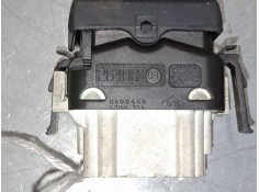 Recambio de mando elevalunas delantero derecho para renault clio ii (bb_, cb_) 1.5 dci (b/cb08) referencia OEM IAM    2