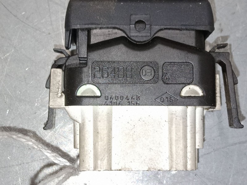 Recambio de mando elevalunas delantero derecho para renault clio ii (bb_, cb_) 1.5 dci (b/cb08) referencia OEM IAM   