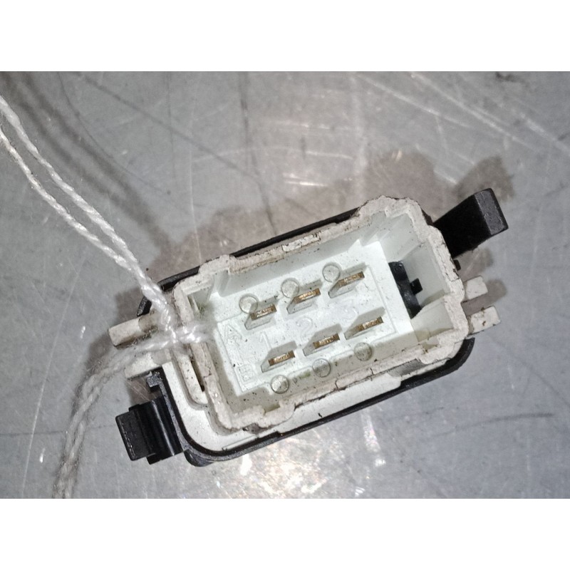 Recambio de mando elevalunas delantero derecho para renault clio ii (bb_, cb_) 1.5 dci (b/cb08) referencia OEM IAM   