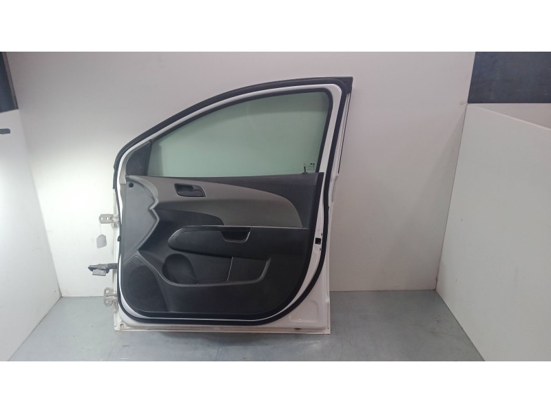 Recambio de puerta delantera derecha para chevrolet aveo hatchback (t300) 1.4 referencia OEM IAM   