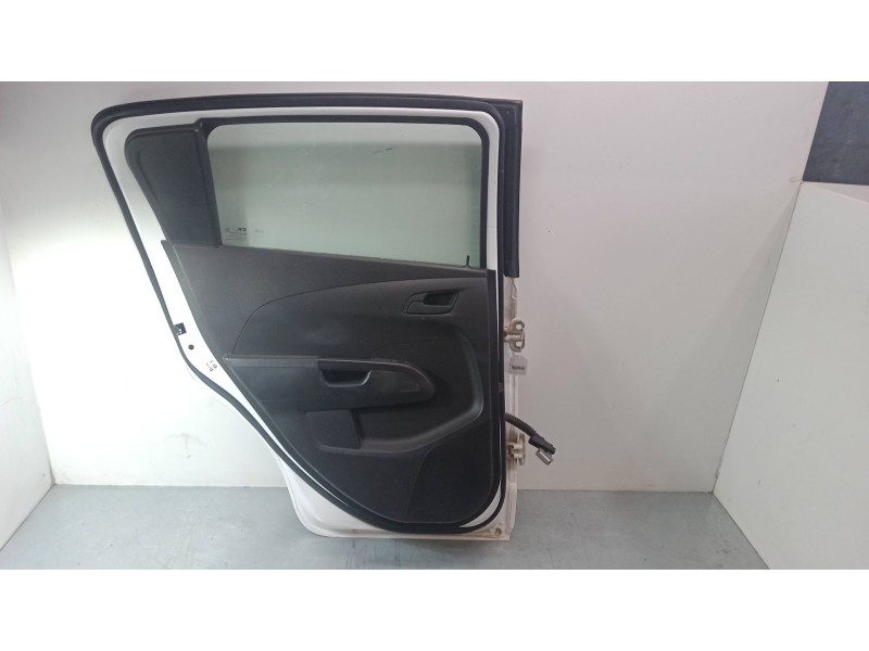 Recambio de puerta trasera izquierda para chevrolet aveo hatchback (t300) 1.4 referencia OEM IAM   