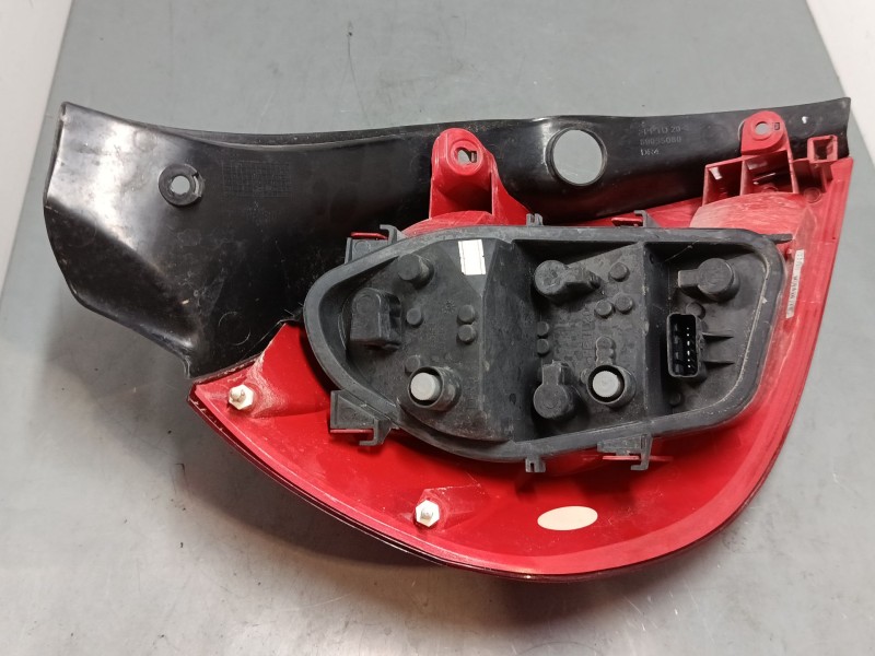 Recambio de piloto trasero derecho para renault clio iii (br0/1, cr0/1) 1.4 16v referencia OEM IAM   