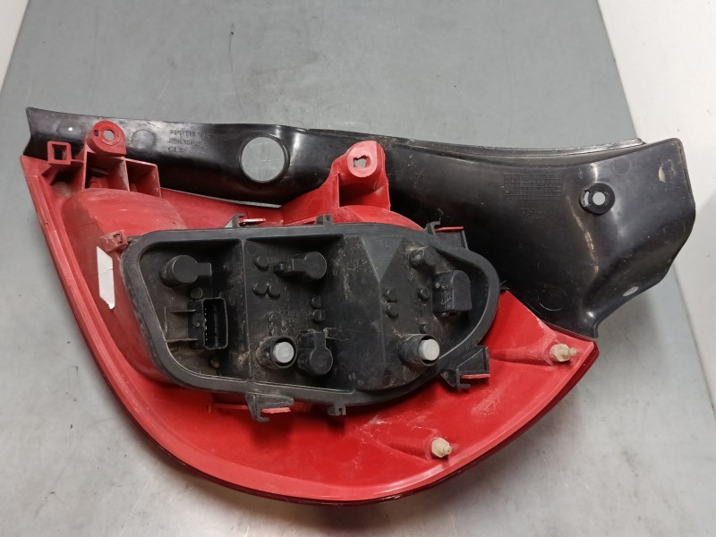 Recambio de piloto trasero izquierdo para renault clio iii (br0/1, cr0/1) 1.4 16v referencia OEM IAM   