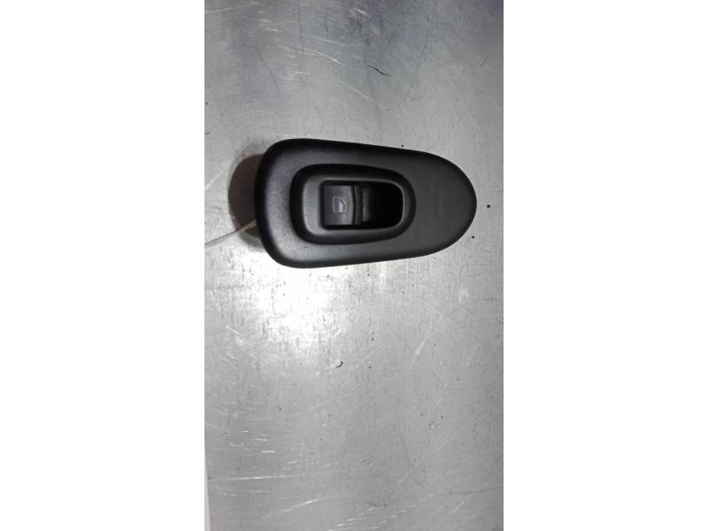 MANDO ELEVALUNAS DELANTERO DERECHO 1M0867164 