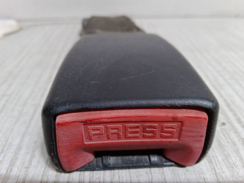 Recambio de anclaje cinturon trasero izquierdo para citroën c3 i (fc_, fn_) 1.4 i referencia OEM IAM   