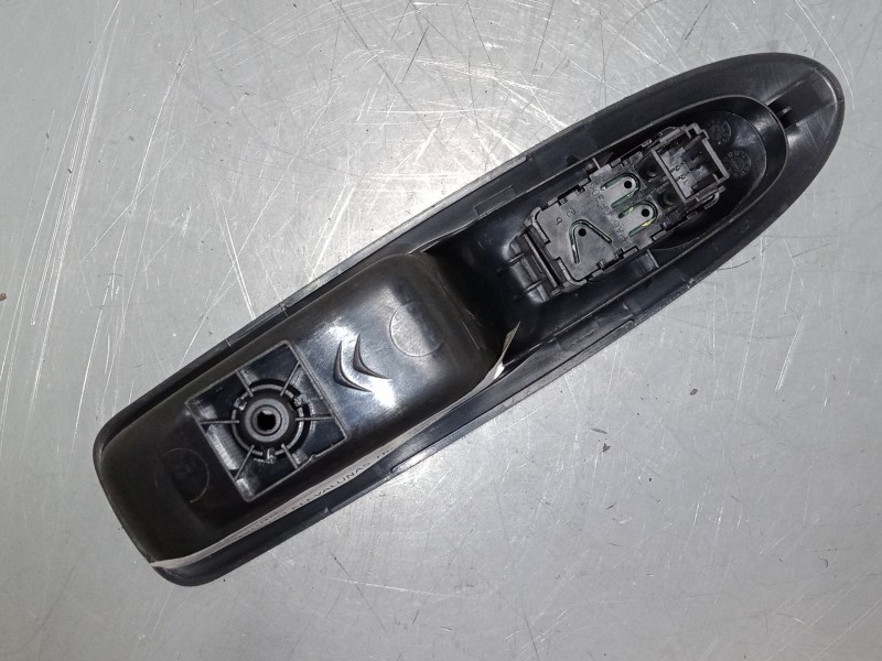 Recambio de mando elevalunas trasero derecho para citroën c4 ii (nc_) 1.6 hdi 90 referencia OEM IAM   