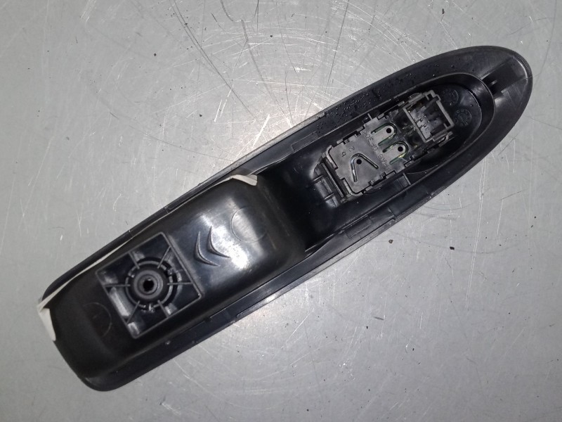 Recambio de mando elevalunas trasero izquierdo para citroën c4 ii (nc_) 1.6 hdi 90 referencia OEM IAM   