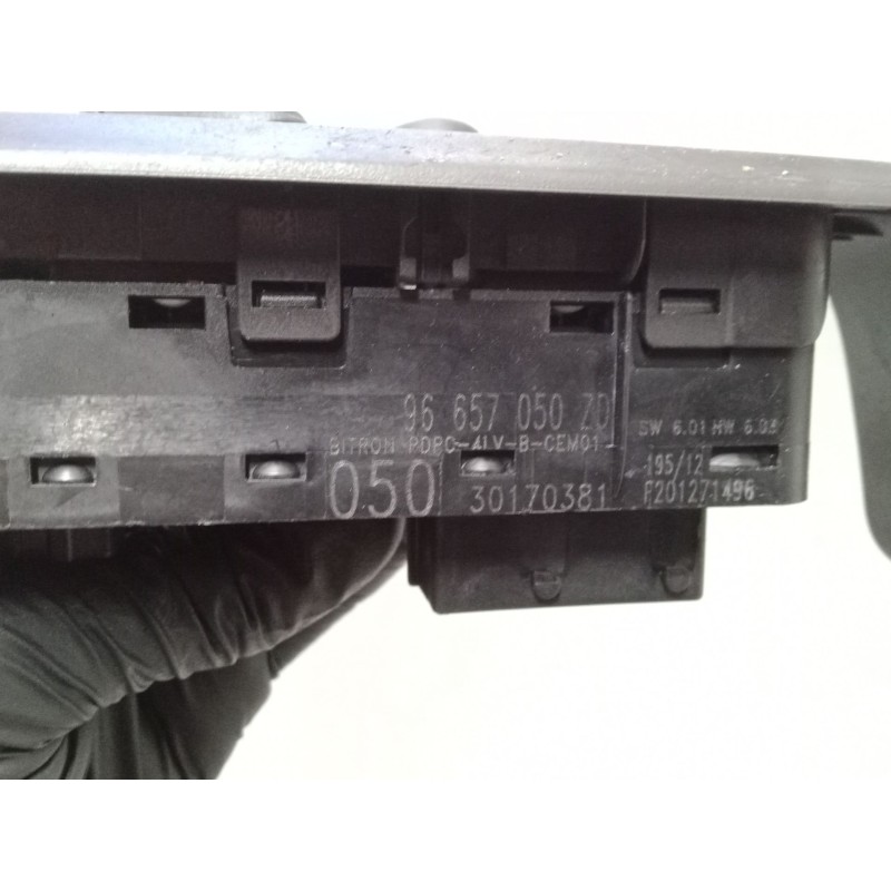 Recambio de mando elevalunas delantero izquierdo para citroën c4 ii (nc_) 1.6 hdi 90 referencia OEM IAM 96657050  